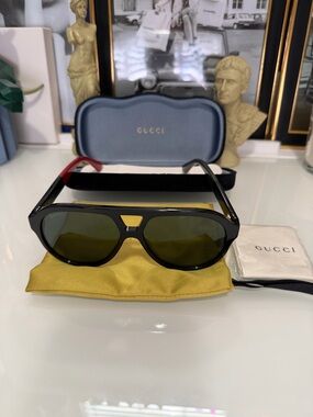 Brand new authentic unisex Gucci Sunglasses.